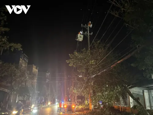 Miền Trung "gồng mình" sau bão: Nửa triệu hộ dân vẫn trong cảnh mất đ