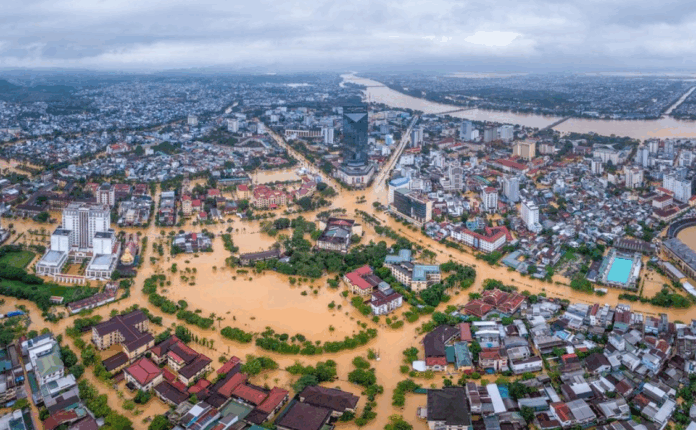 Mưa Lũ Miền Trung và Bão Số 13: Cập Nhật Toàn Diện