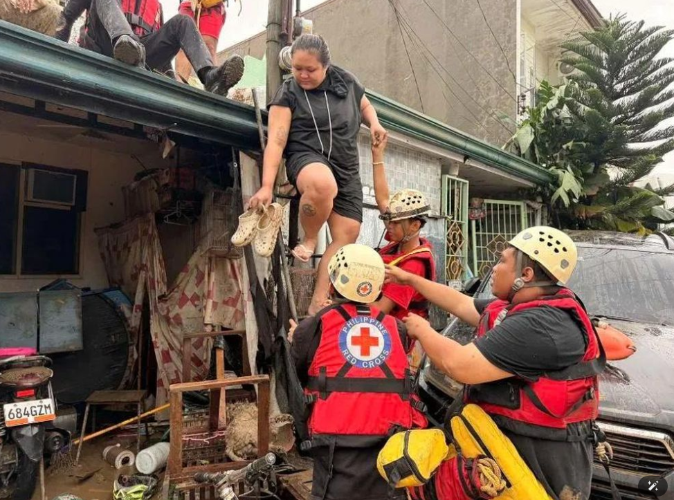 Hình ảnh ngập lụt tại Philippines do bão Kalmaegi
