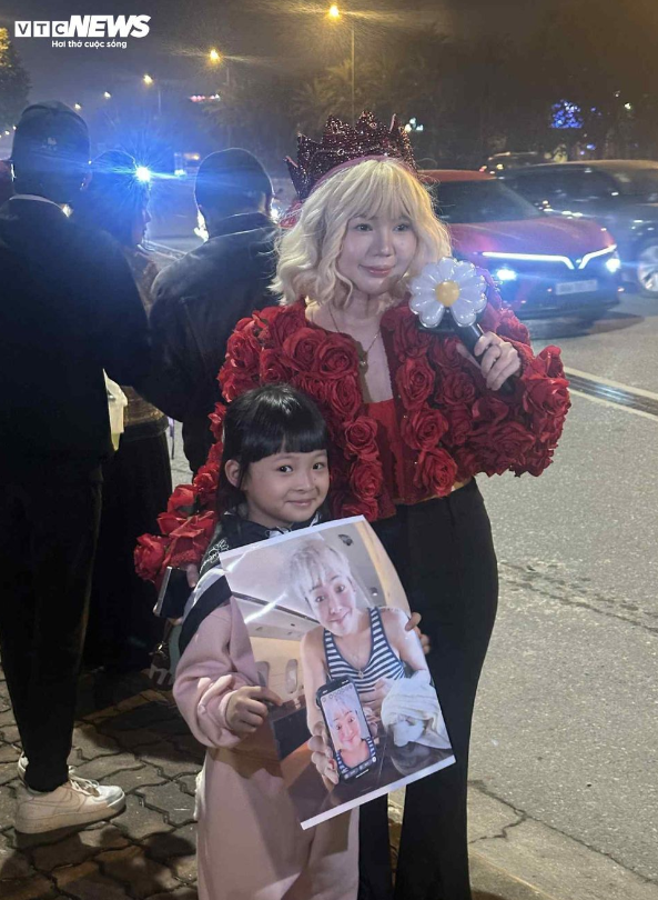 Fan Việt chào đón G-Dragon tại sân bay