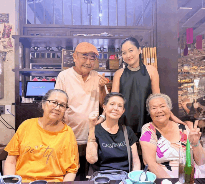 NSND Việt Anh và Bà Xã Chân Chân: Tình Yêu Vượt Thời Gian