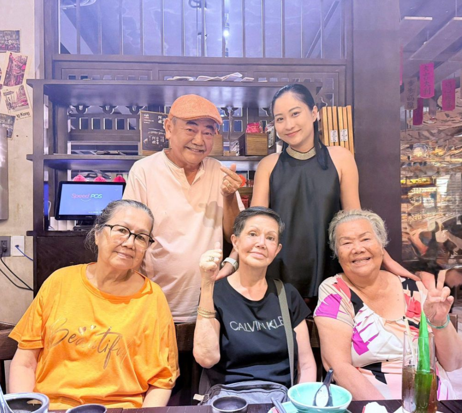 NSND Việt Anh và Bà Xã Chân Chân: Tình Yêu Vượt Thời Gian