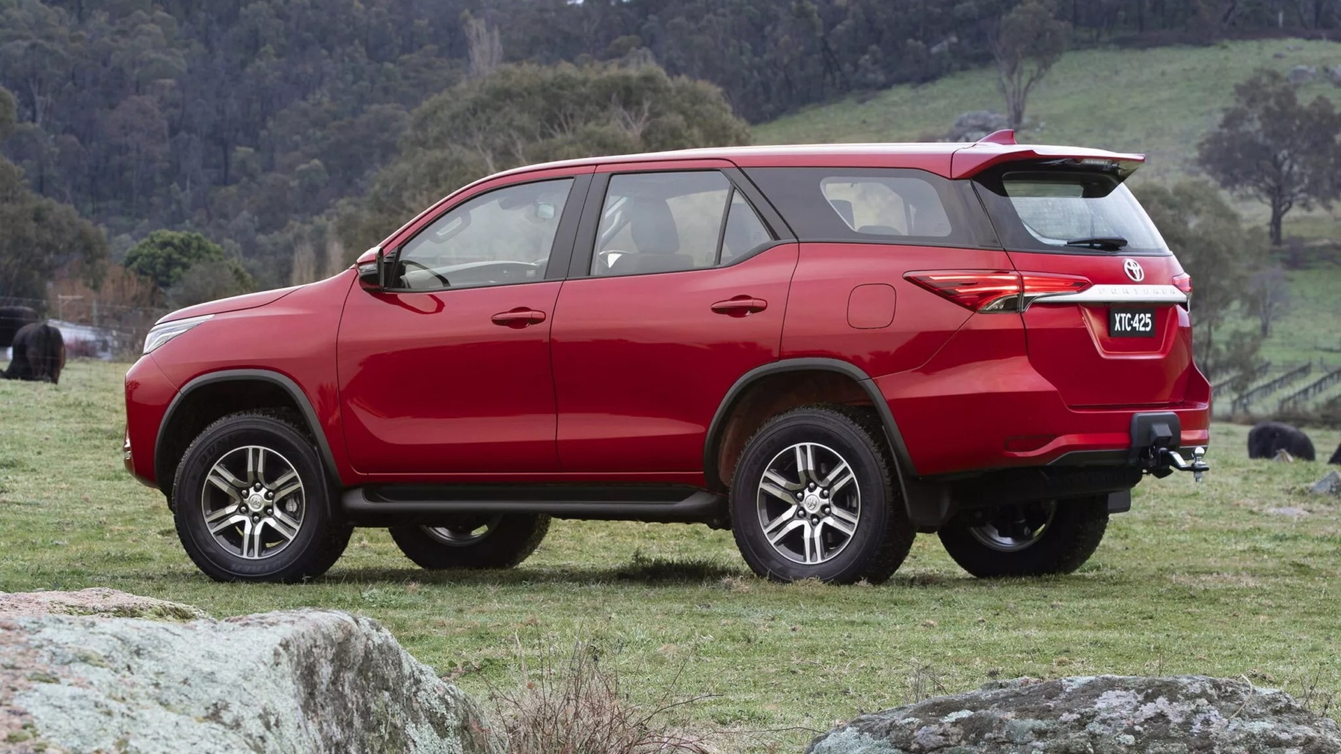 Toyota Fortuner anh 1