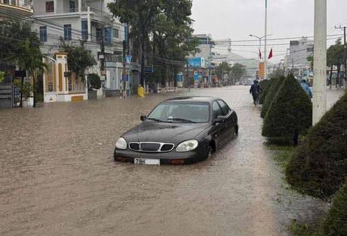 Cảnh báo nguy cơ ngập lụt ở Nha Trang