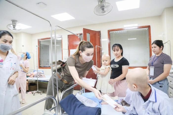 Hồ Ngọc Hà trong các hoạt động thiện nguyện