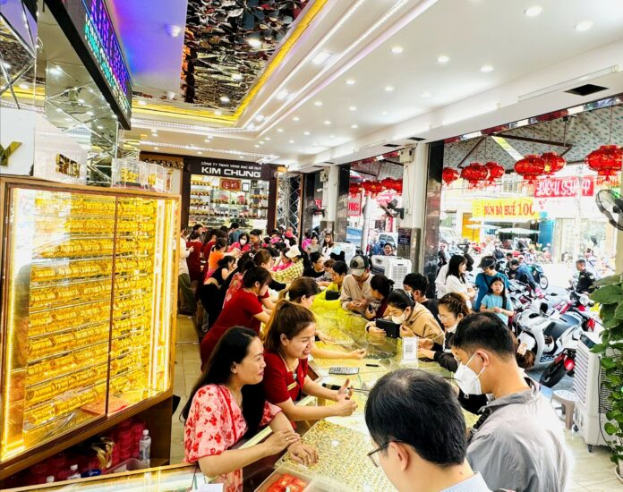 Giá Vàng Hôm Nay 7/11/2025: Phân Tích Sâu và Lời Khuyên Đầu Tư