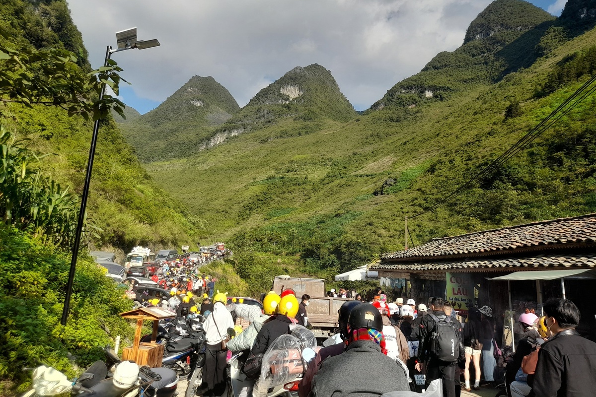 Lo Lo Chai,  om phong,  Ha Giang,  moi gioi anh 13