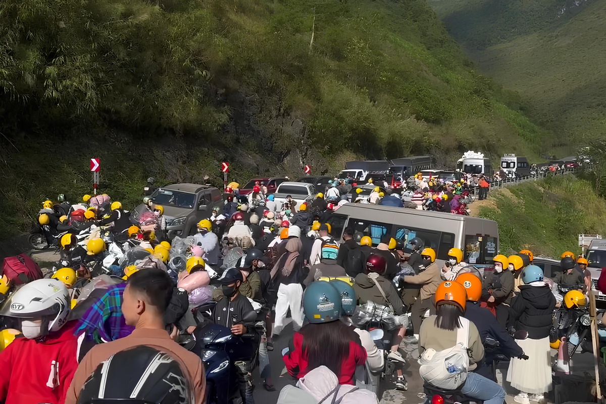 Lo Lo Chai,  om phong,  Ha Giang,  moi gioi anh 12