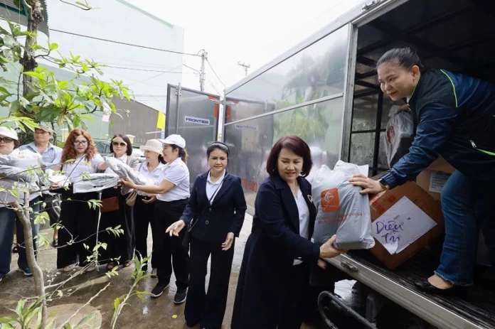 Hội Nữ Doanh Nhân Gia Lai Chung Tay Hỗ Trợ Đồng Bào Vượt Bão Lũ