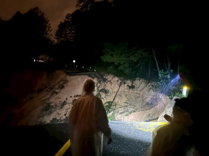 Đêm 19/11: Đèo Mimosa bị chia cắt hoàn toàn