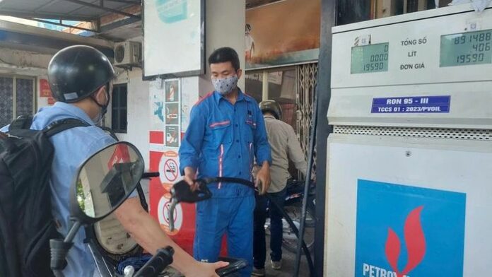 Tin Vui: Giá Xăng Giảm Sâu, Cơ Hội Vàng Cho Người Tiêu Dùng!