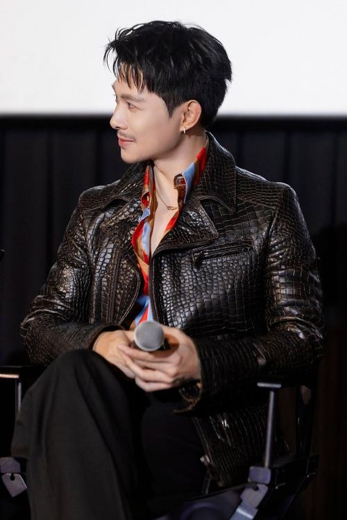 Diễn viên Anh Tú Atus tại buổi ra mắt phim Hoàng Tử Quỷ chiều 2/12 (Ảnh: FBNV).
