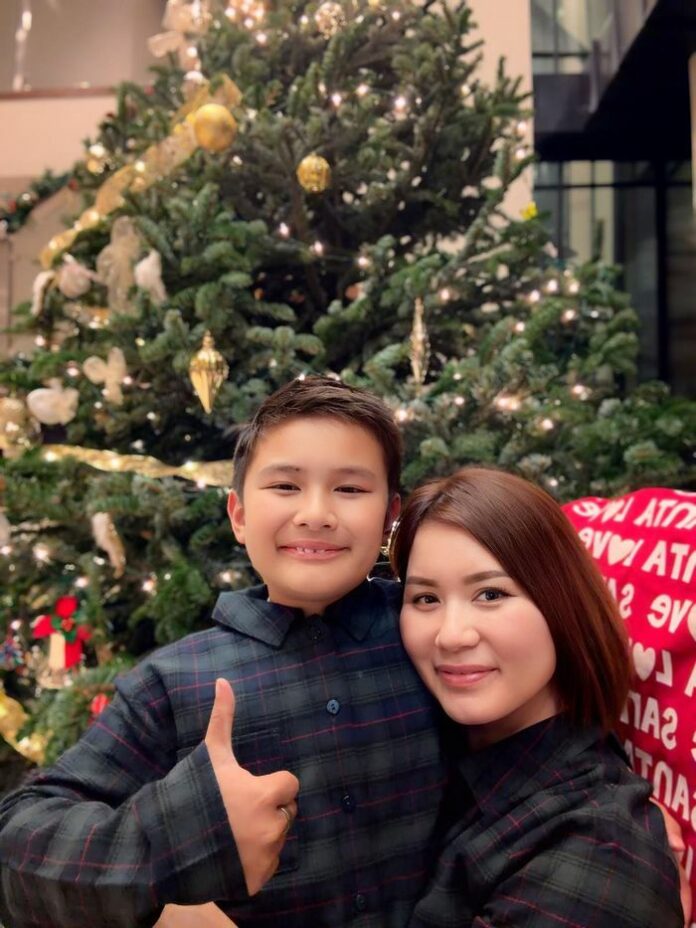 Ngỡ ngàng trước không gian Giáng Sinh xa hoa tại biệt thự triệu đô của Thủy Tiên