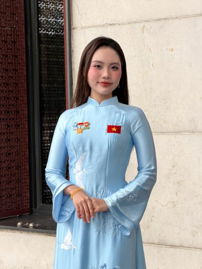 Phương Mỹ Chi tỏa sáng tại Đại hội Thi đua yêu nước