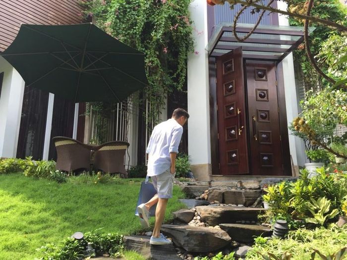 Phòng trưng bày giải thưởng và trang phục biểu diễn của Đàm Vĩnh Hưng