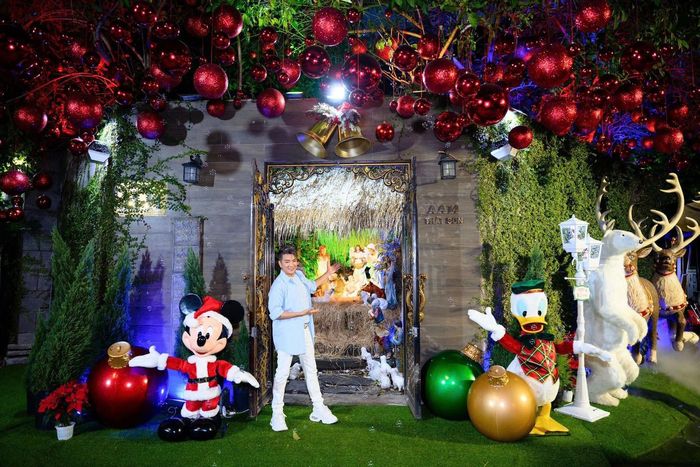 Đàm Vĩnh Hưng bên trong căn biệt thự trước khi bán