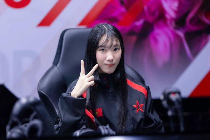 Hoa Tranh thi đấu với phong thái thoải mái.