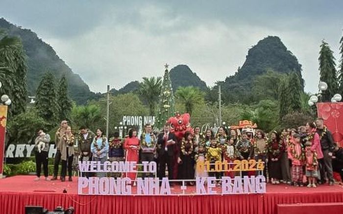 Bên cạnh những hoạt đông trong chương trình Phong Nha Countdown Party, VQG Phong Nha - Kẻ Bàng cũng có những hoạt động chào đón du khách trong nước và quốc tế "xông đất" di sản hay chương trình đón vị khách quốc tế đến bằng đường hàng không trong ngày đầu năm mới...