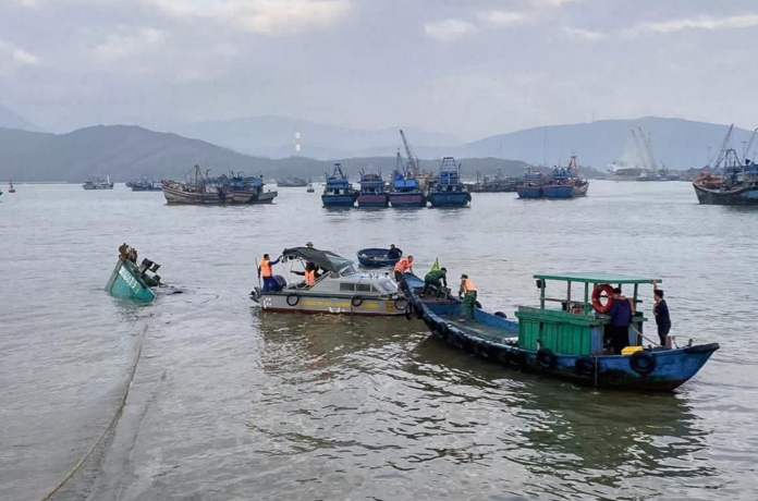 Biên phòng Quảng Trị ứng cứu liên tiếp nhiều ngư dân gặp nạn