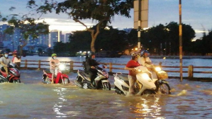 Cảnh Báo Khẩn Cấp: Triều Cường Mạnh Đạt 4,25m Gây Nguy Cơ Ngập Úng Tại Ven Biển Bắc Bộ và Nam Bộ