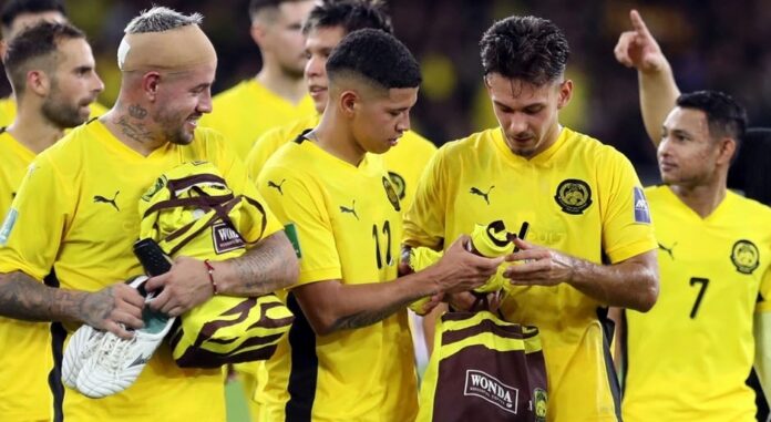 Bóng Đá Malaysia Chìm Sâu Trong Khủng Hoảng: Bê Bối Nhập Tịch Rúng Động