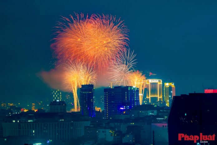 Hà Nội Rực Rỡ Pháo Hoa Chào Đón Tết Dương Lịch 2026: Chi Tiết Địa Điểm, Thời Gian