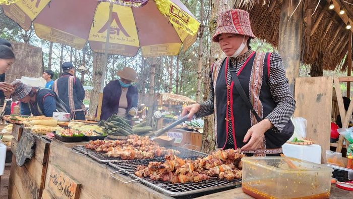 Ẩm thực mang màu sắc riêng khác của Măng Đen sẽ mang đến cho bạn trải nghiệm thú vị.