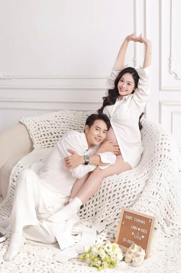 Trước khi đón con đầu lòng, MC Thùy Linh và diễn viên Đức Hiếu đã chụp bộ ảnh kỉ niệm đong đầy ý nghĩa. Ảnh: FBNV