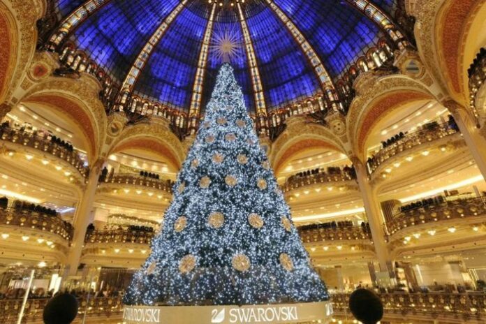 Cây Thông Noel Đắt Giá Nhất Thế Giới: Kỳ Quan Giáng Sinh Xa Hoa