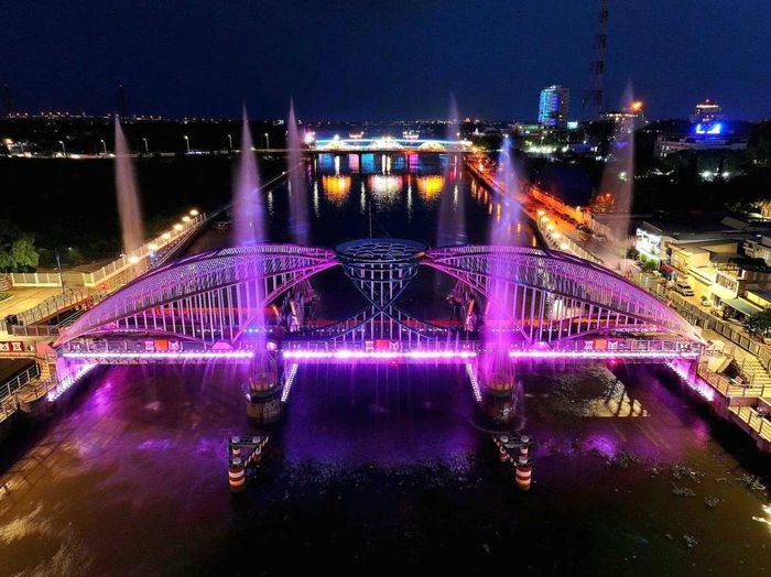 Trình diễn nhạc nước tại khu vực cống âu thuyền Cái Khế.