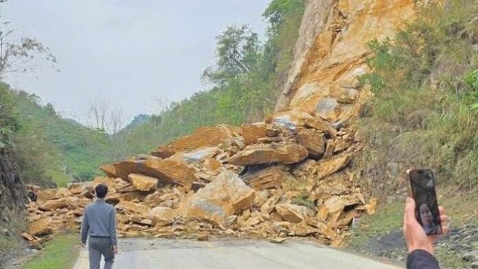 Sạt Lở Đèo Thung Khe: Cảnh Báo Nguy Hiểm và Giải Pháp An Toàn