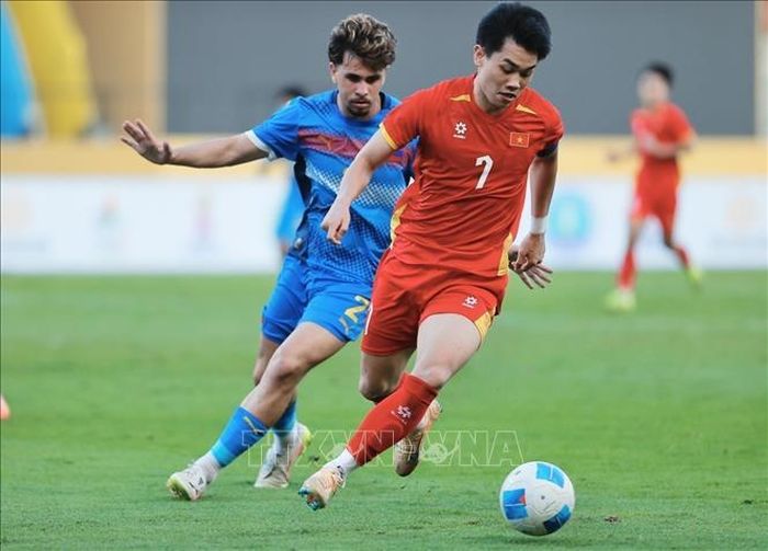U22 Việt Nam (áo đỏ) thắng U22 Philippines (áo xanh) trong trận bán kết môn Bóng đá nam tại SEA Games 33, chiều 15/12/2025. Ảnh: Ảnh: Minh Quyết/PV TTXVN tại Thái Lan