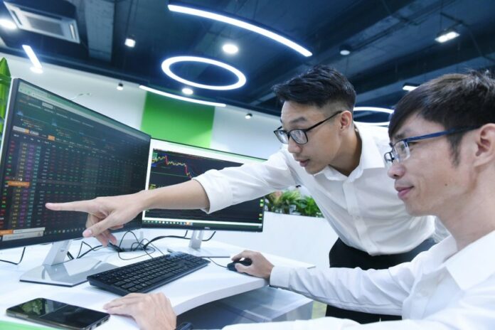 VN-Index vượt 1.750 điểm: VIC và SAB dẫn dắt thị trường