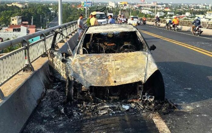 Mercedes bốc cháy: Nguyên nhân và cách phòng tránh