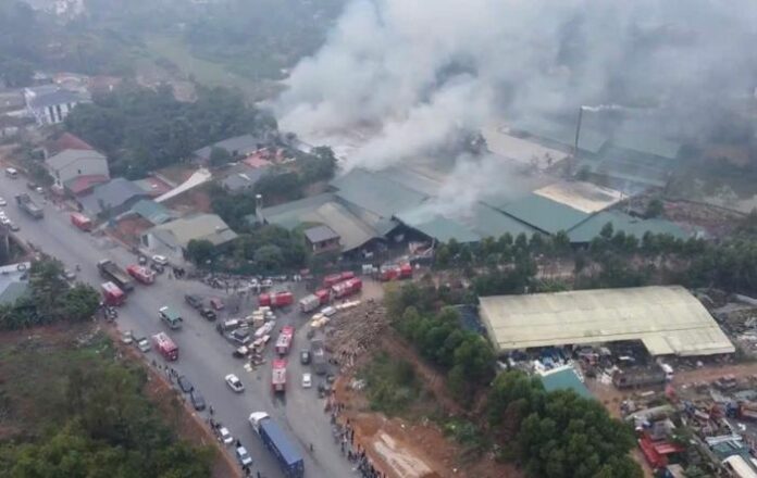 Vụ Cháy Xưởng Ván Ép Phú Thọ: Cập Nhật & Phân Tích