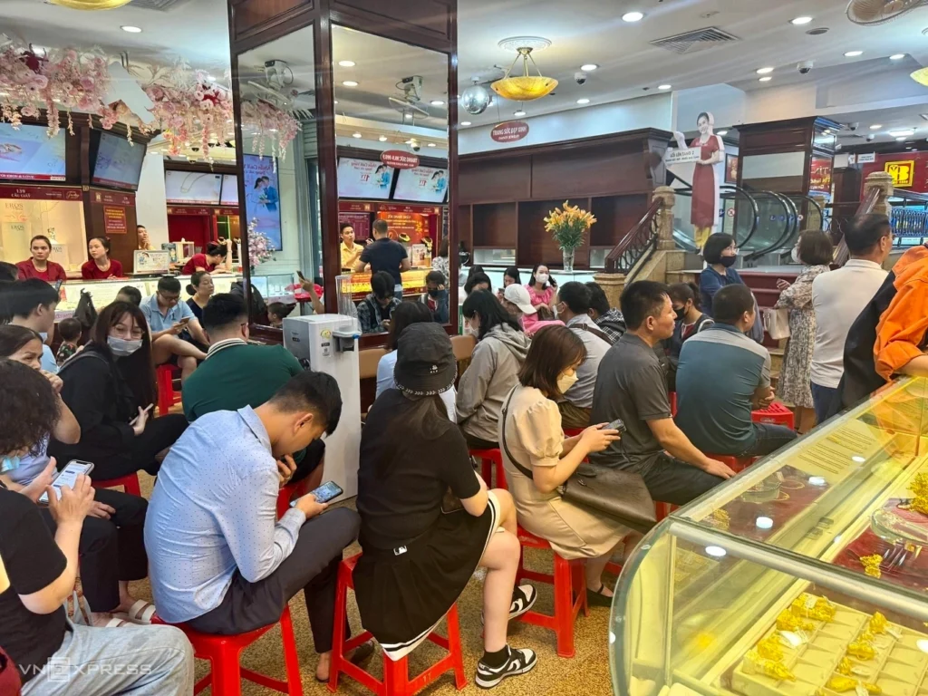 Giá Vàng Hôm Nay 14/12/2025: Phân Tích và Dự Báo