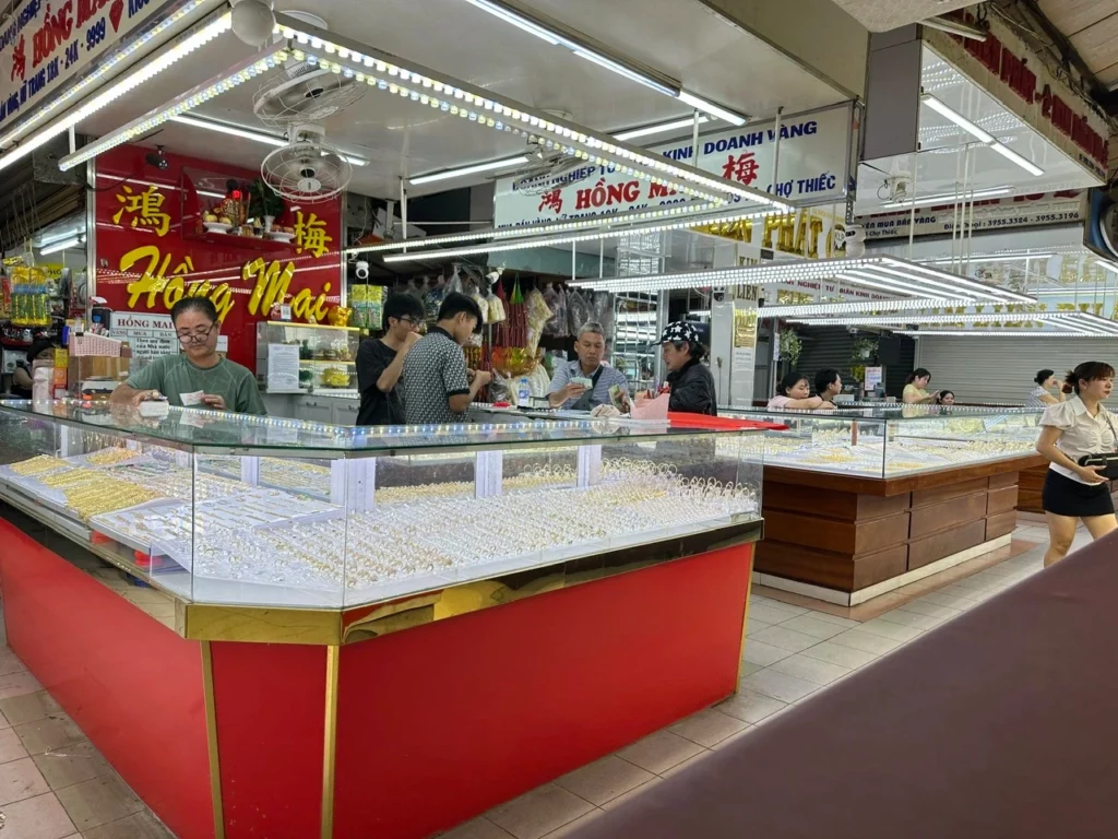 Giá Vàng Hôm Nay 17/12/2025: Phân Tích & Dự Báo Chi Tiết