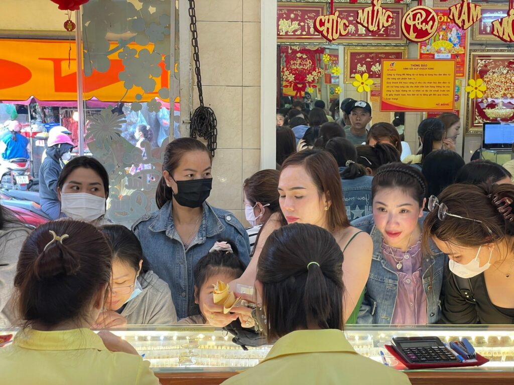 Giá Vàng Hôm Nay Ngày 22/12/2025: Phân Tích & Dự Báo Thị Trường