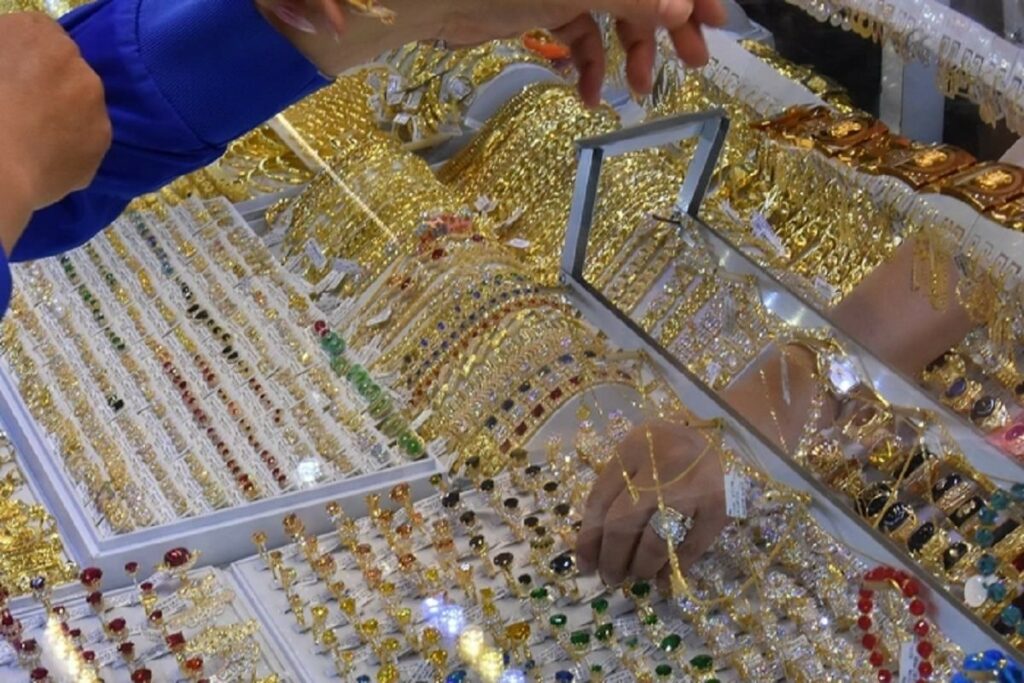 Giá Vàng Hôm Nay 24/12/2025: Kỷ Lục Mới?