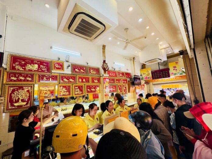 Giá Vàng Hôm Nay 25/12/2025: Phân Tích & Dự Báo Chi Tiết