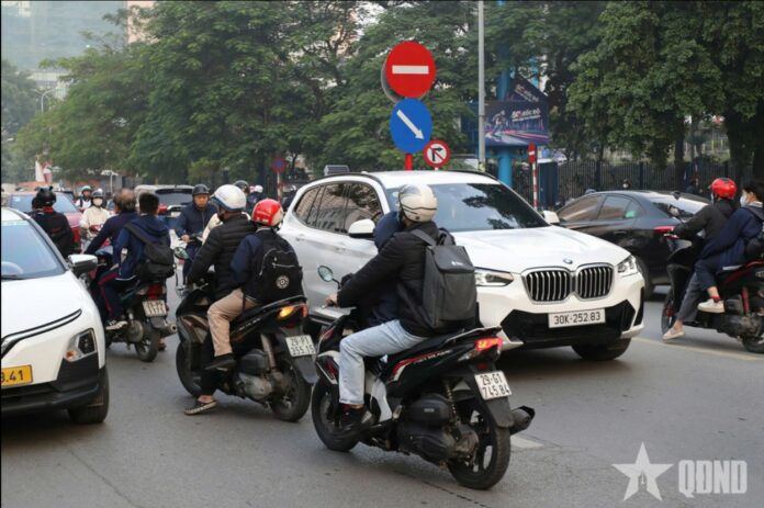 Đi ngược chiều