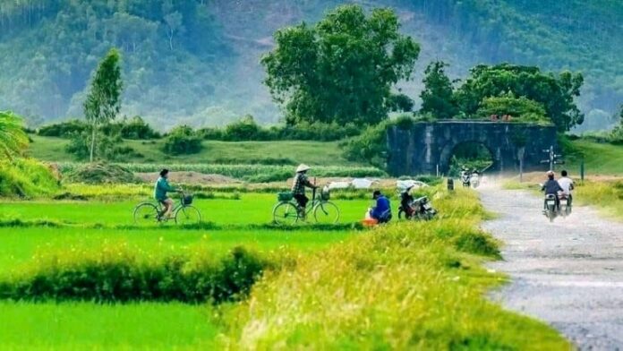 Thành Nhà Hồ: Ngồi Xe Trâu, Về Miền Ký Ức