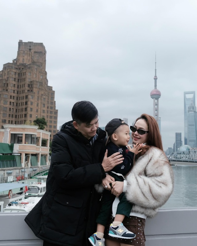 Gia đình ca sĩ Minh Hằng ở Trung Quốc.