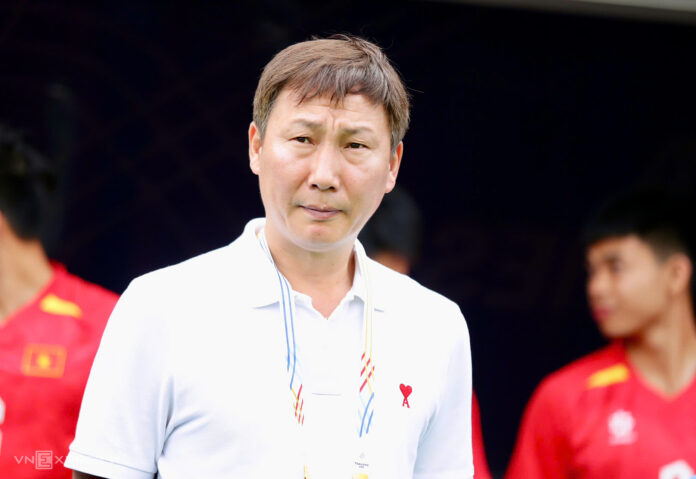 HLV Kim Sang-sik: Quyết tâm tái hiện kỳ tích vô địch trên đất Thái!
