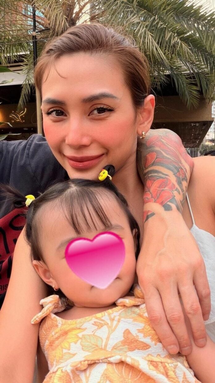 Võ Hoàng Yến: Hạnh Phúc Trọn Vẹn Bên Gia Đình Ngày Tết