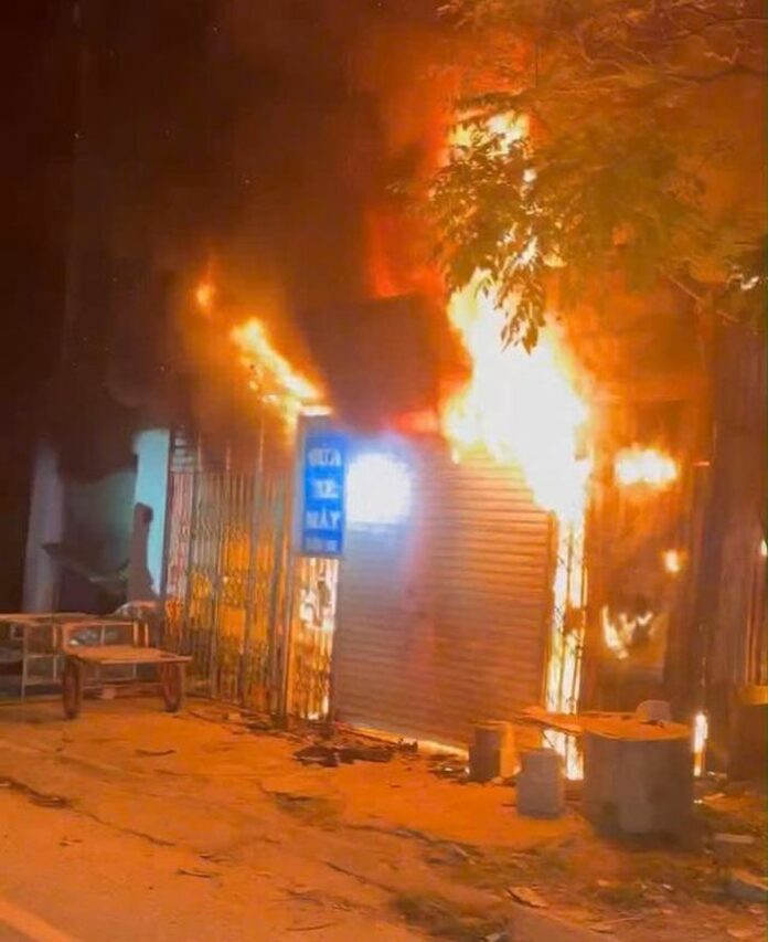 CSGT Diễn Châu dũng cảm phá cửa, cứu sống 11 người trong đêm cháy