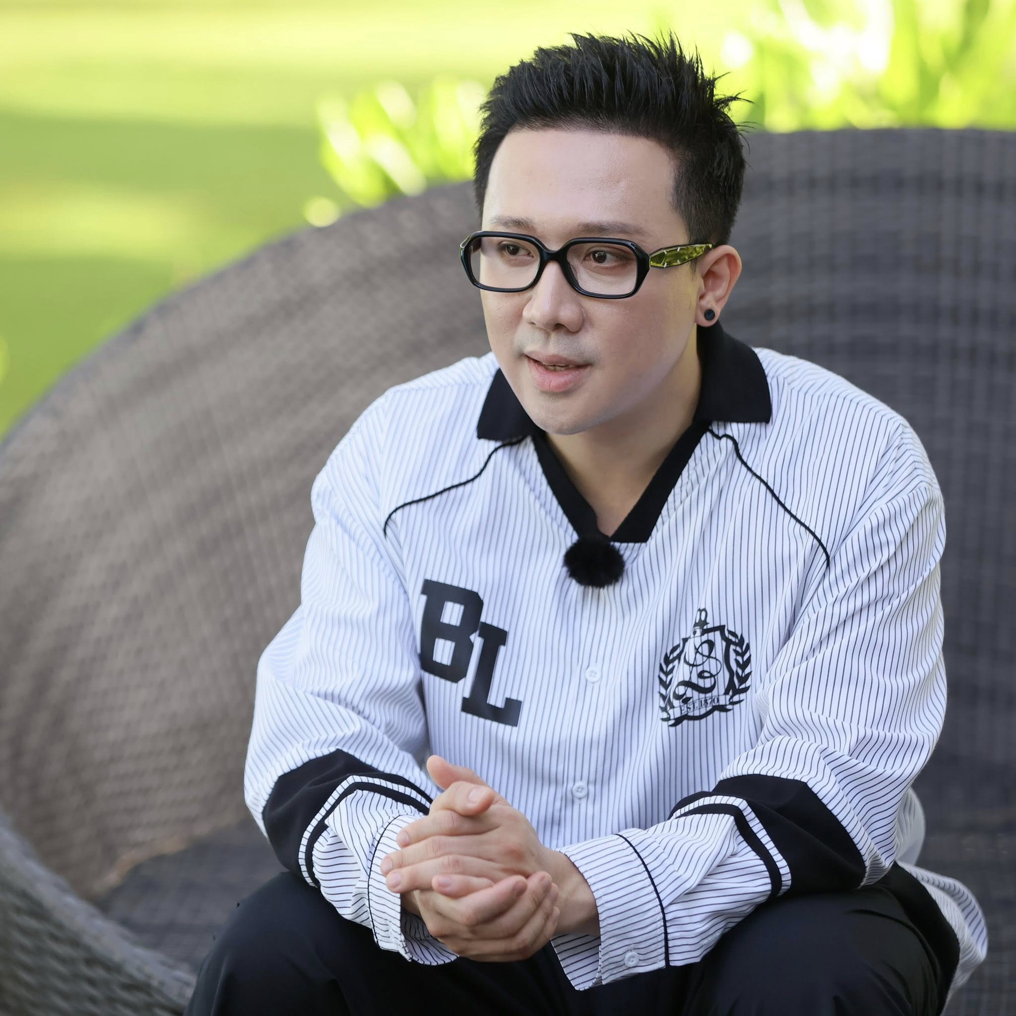 Trấn Thành là nghệ sĩ tích cực trong công việc thiện nguyện. Ảnh: FBNV