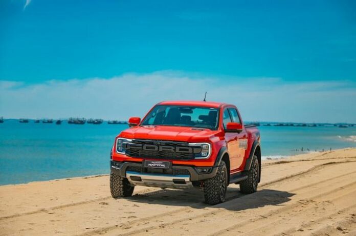 Ford Việt Nam Bứt Phá: 30 Năm Vững Mạnh, Doanh Số Kỷ Lục!