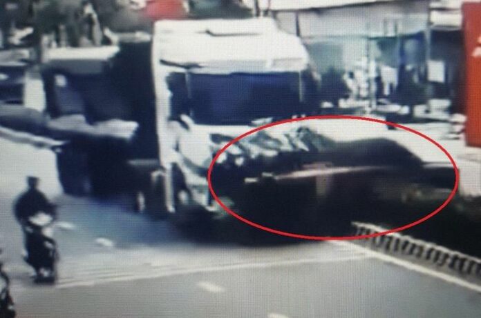 Tai Nạn Kinh Hoàng Trên Đường ĐT.744: Xe Ben Húc Văng Xe Bán Tải