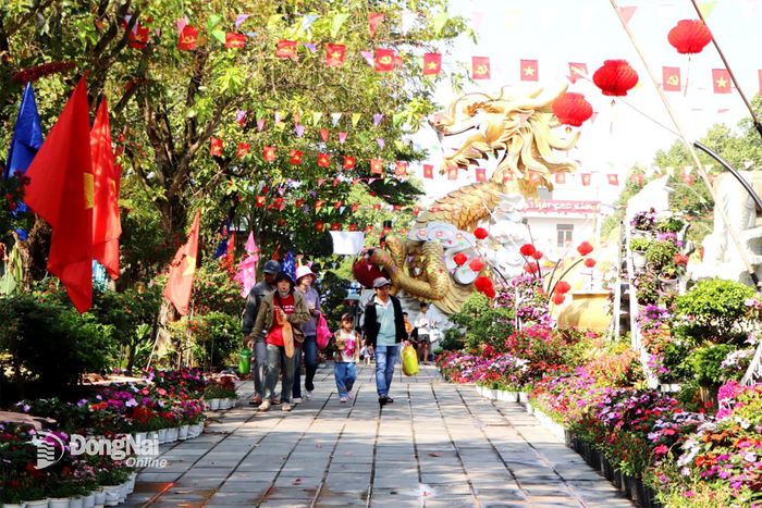 Hơn 2,5 ngàn du khách đến Khu du lịch Bửu Long ngày đầu kỳ nghỉ Tết Dương lịch 2026. Ảnh: Ngọc Liên